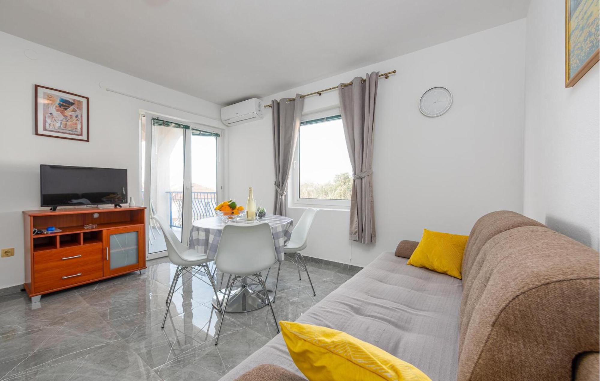 Amazing Apartment In Pakostane Ngoại thất bức ảnh
