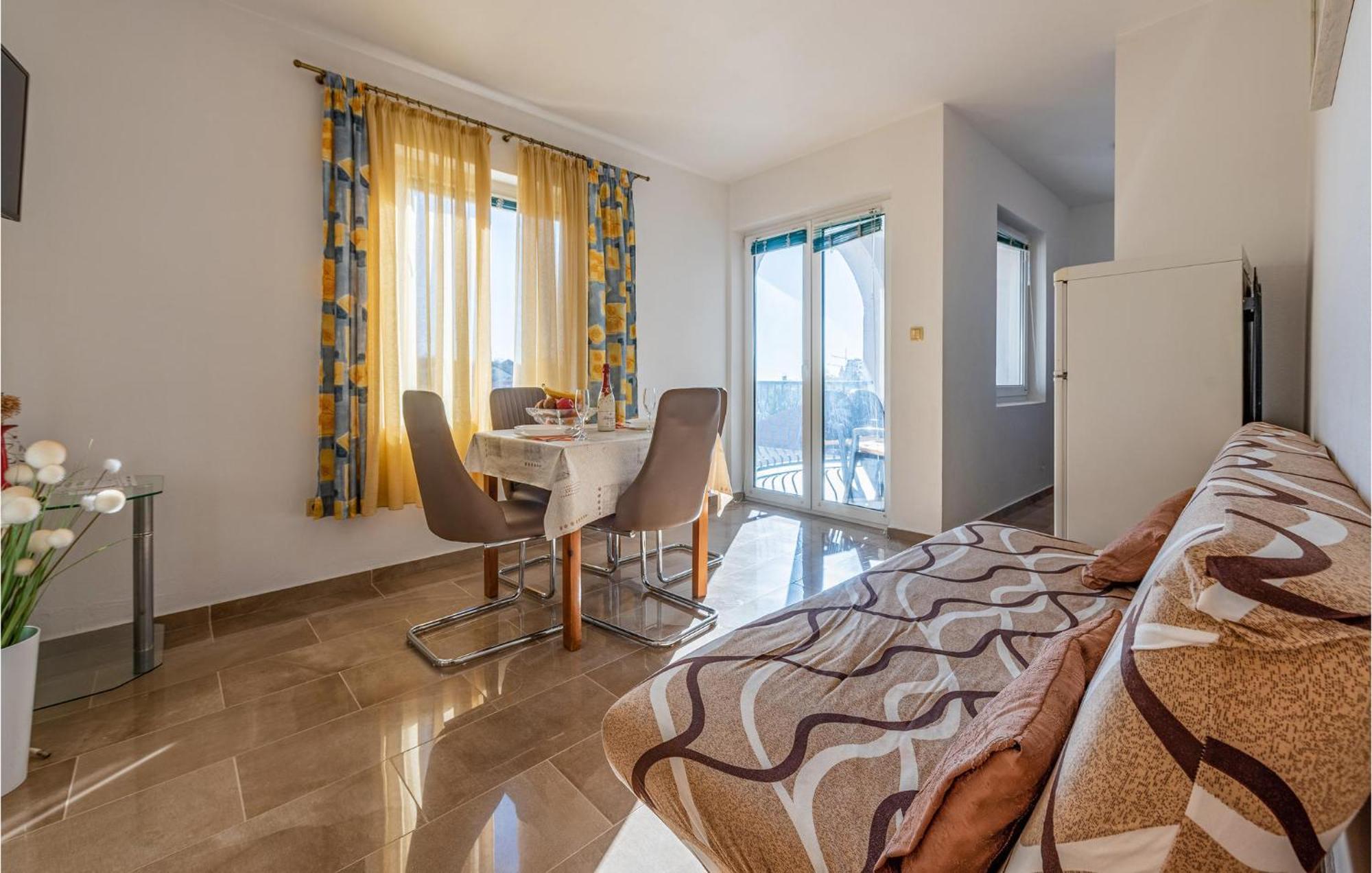 Amazing Apartment In Pakostane Ngoại thất bức ảnh